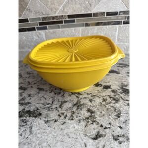 Vintage Tupperware Servalier Square Bowl #836-1 Yellow USA